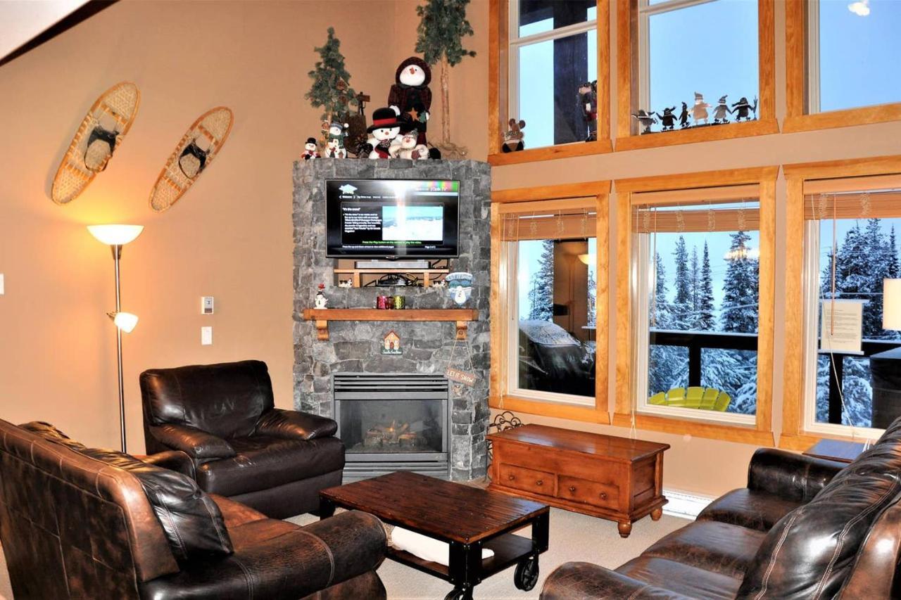 Large Dog Friendly Chalet With Private Hot Tub Villa Big White Ski Resort Bagian luar foto